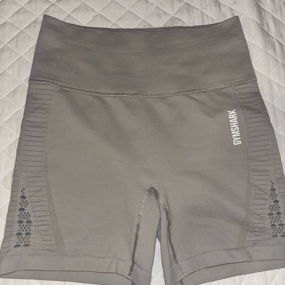 Gymshark Energy Seamless Shorts
Light Grey Small